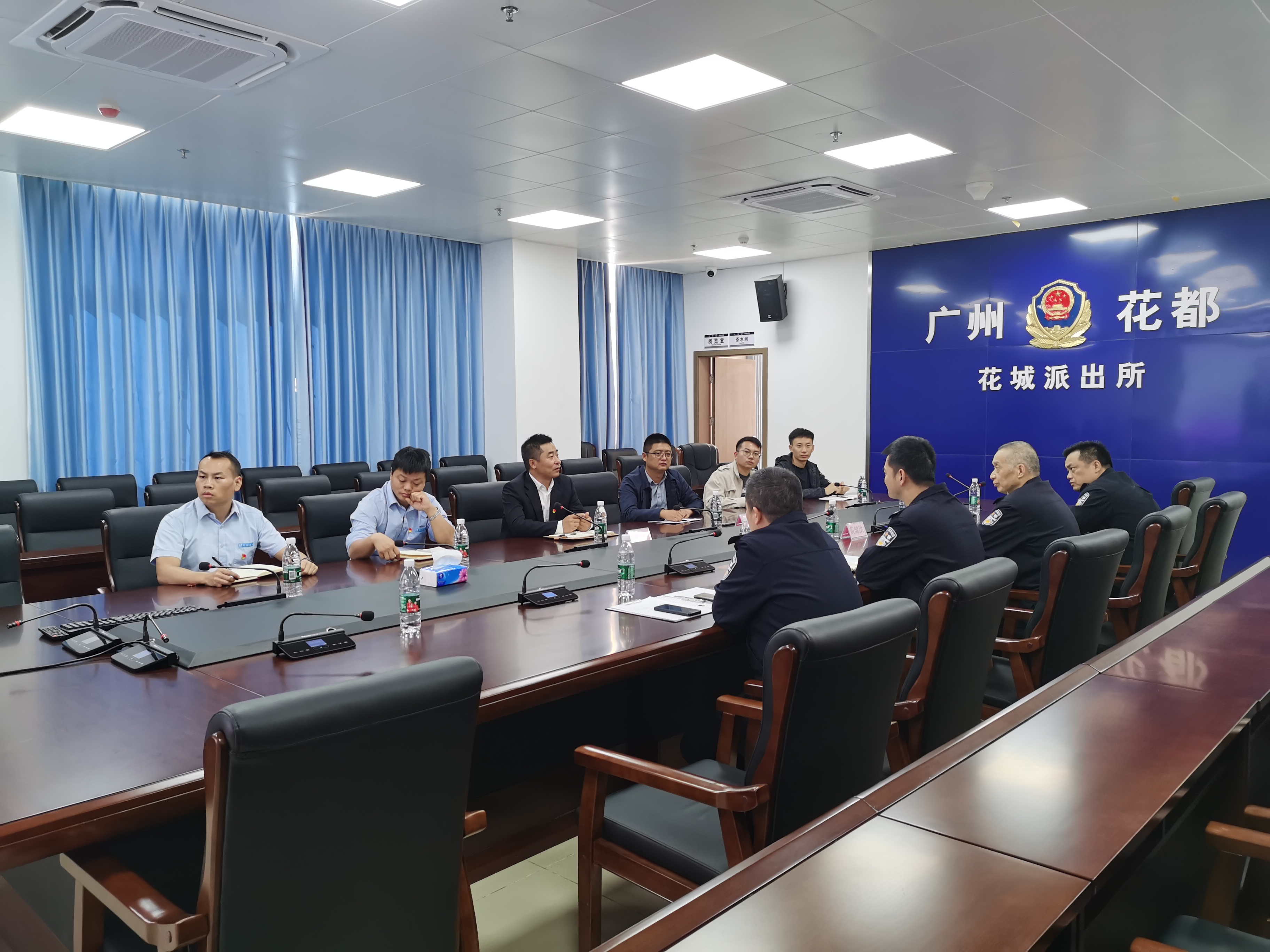 座谈会2.jpg