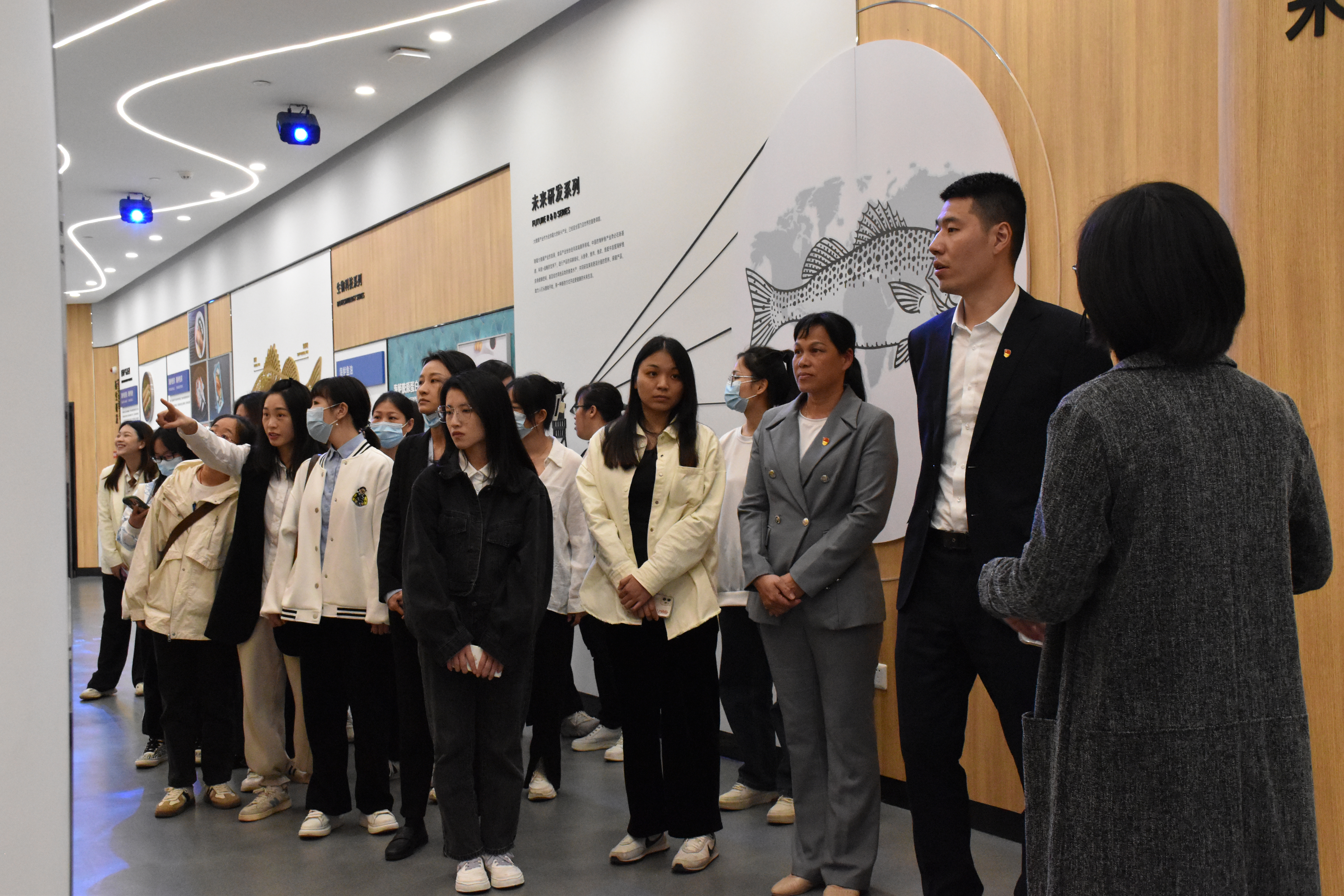 2.参观珠海白蕉海鲈主题管.jpg 2.参观珠海白蕉海鲈主题管.jpg