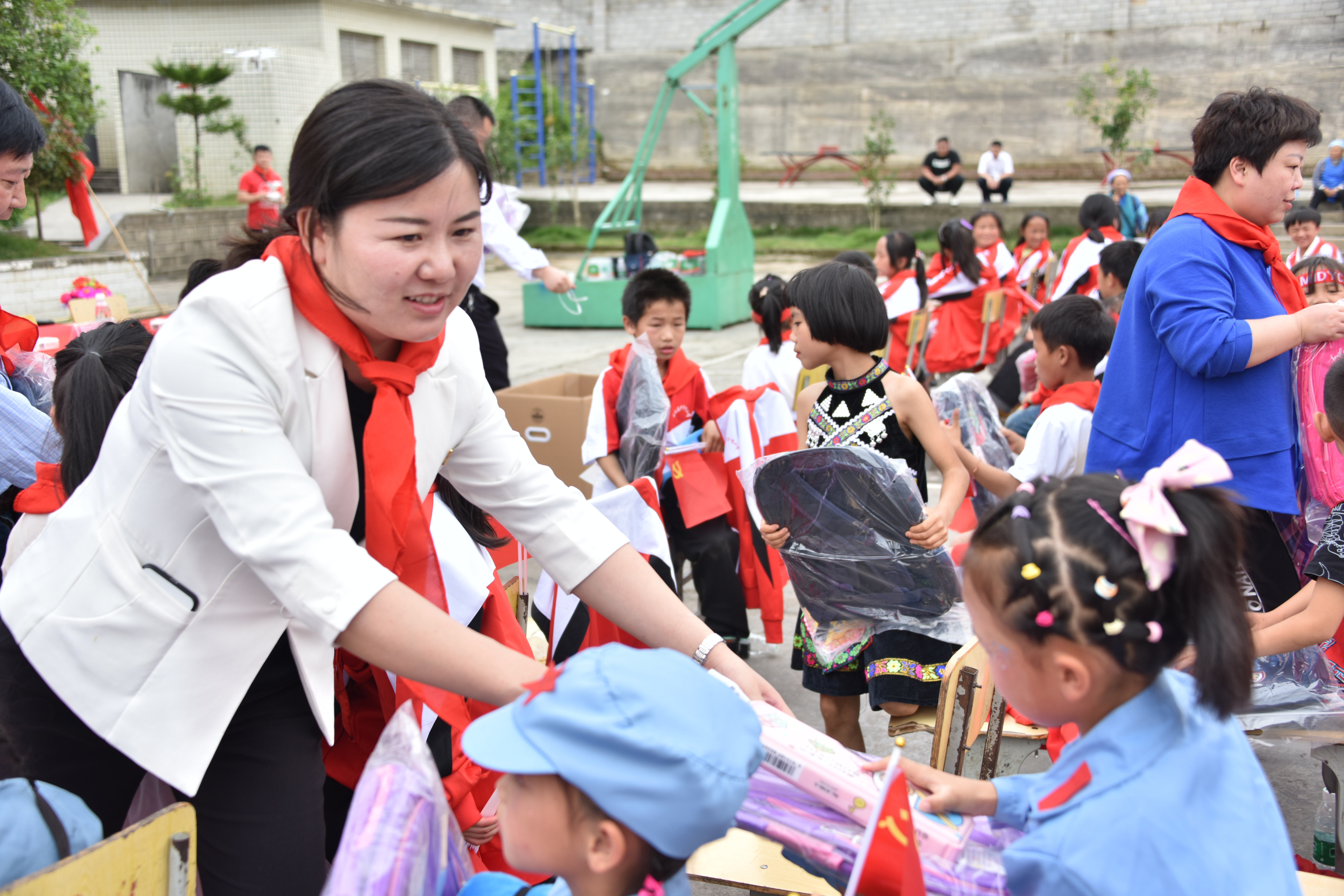 【一公司贵州分公司】20210601【一线动态】建证百年 精诚筑梦——贵州分公司开展六一关爱儿童五年纪实公益活动 (3).jpg