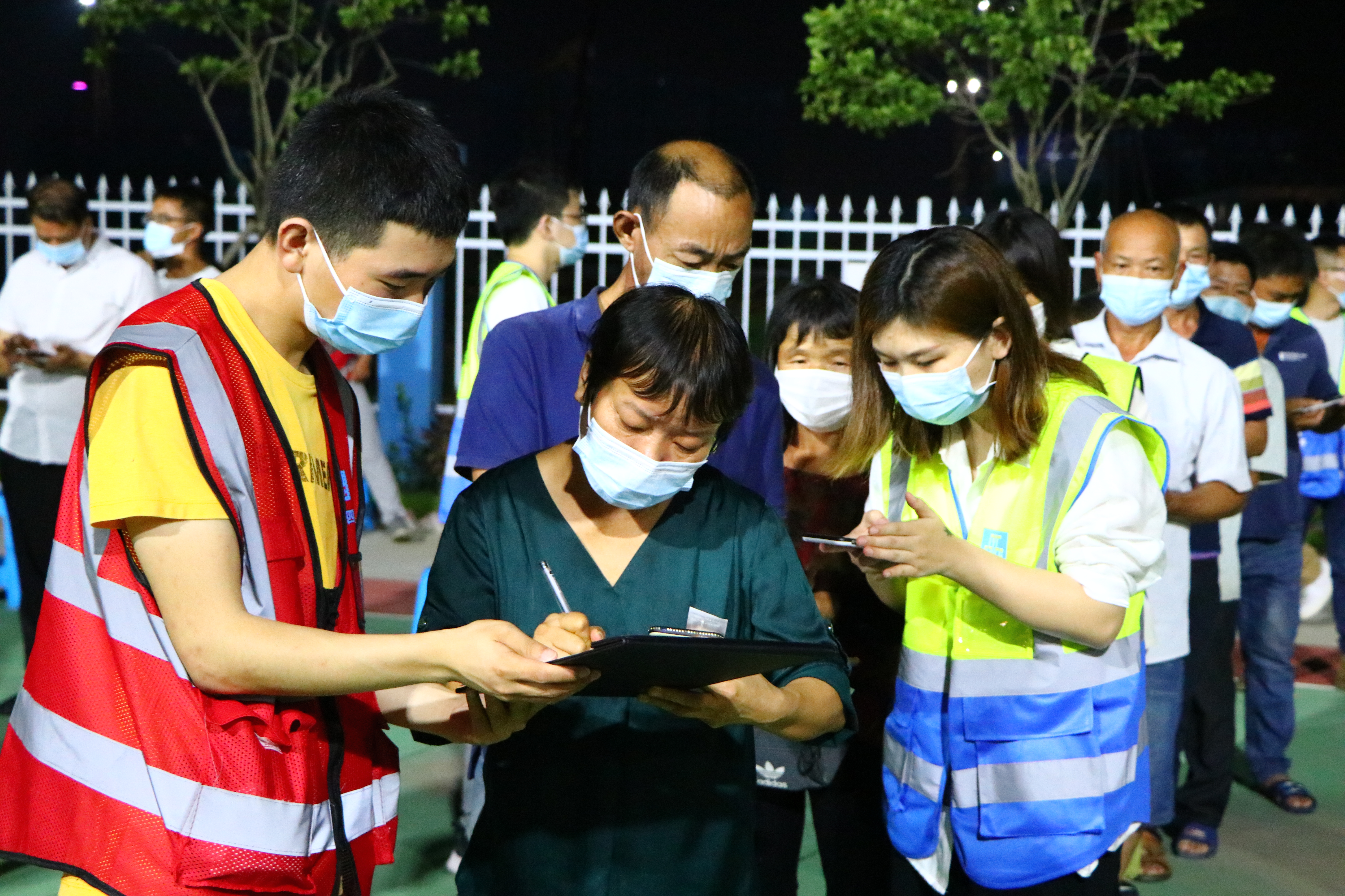 【一公司珠海分公司】20210607【一线动态类】中山市副市长高瑞生到中山翠亨新区生物医药智创中心项目视察全员核酸检测工作 (5).JPG