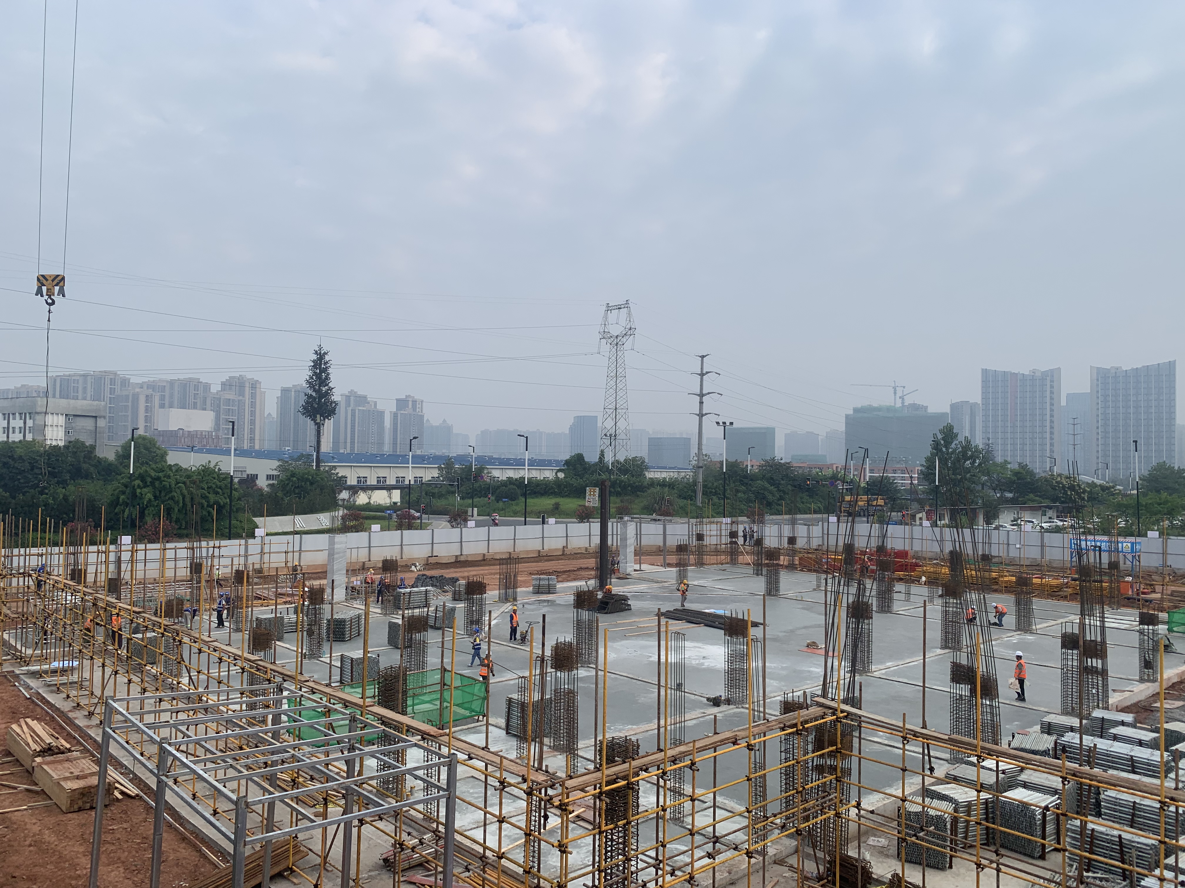 【一公司西南分公司】20211012【公司OA】【公司官网一线动态】成都西部氢能产业园项目首出正负零.jpg 【一公司西南分公司】20211012【公司OA】【公司官网一线动态】成都西部氢能产业园项目首出正负零.jpg