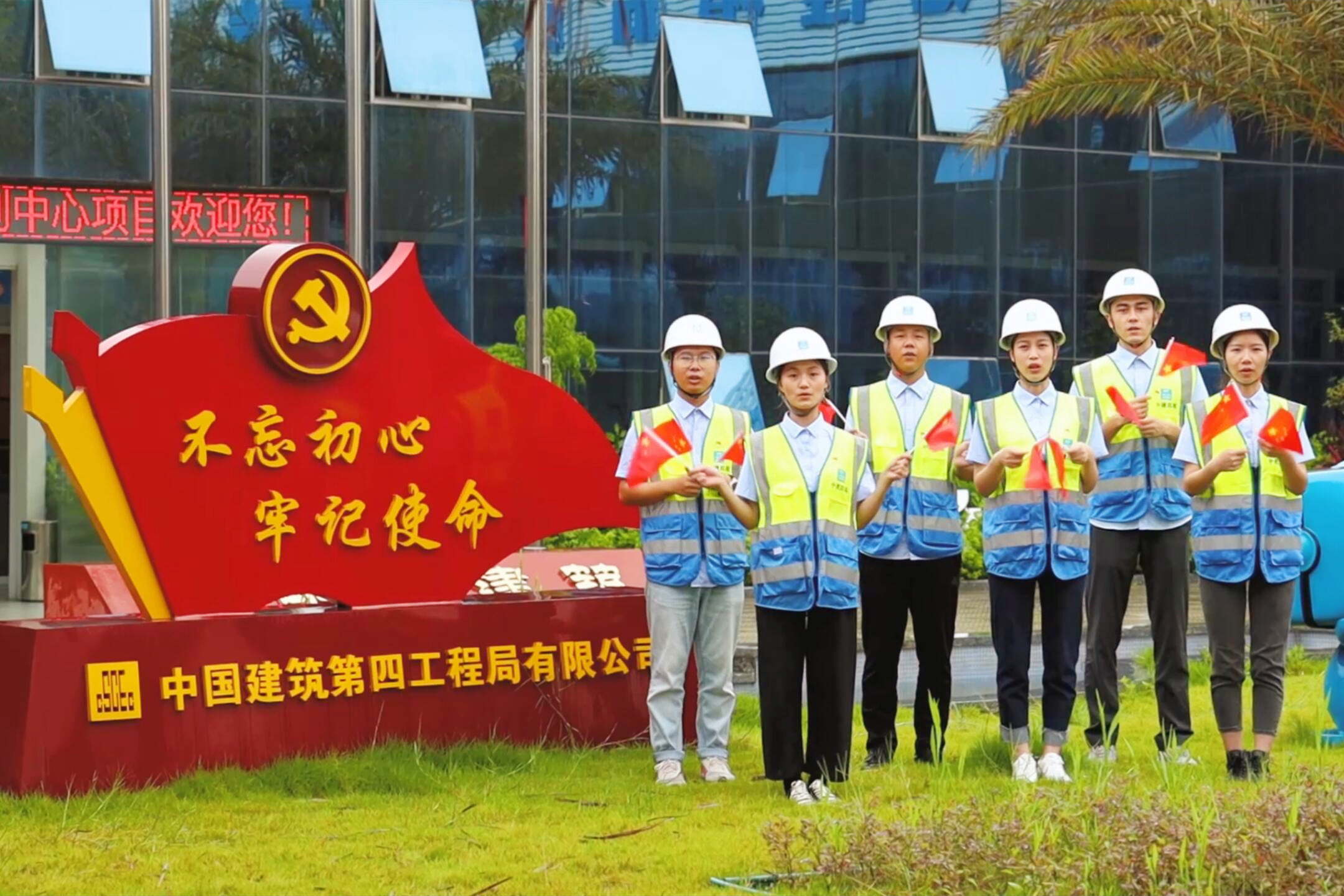 四局青年职工唱响爱党爱国主旋律 (1).jpg