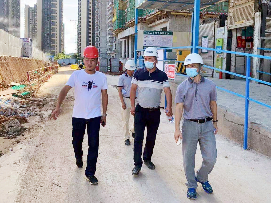 【一公司珠海分公司】20210713【一线动态类】江门台山市住房和城乡建设局党组成员、副局长余富前到保利新公馆项目检查指导.jpg