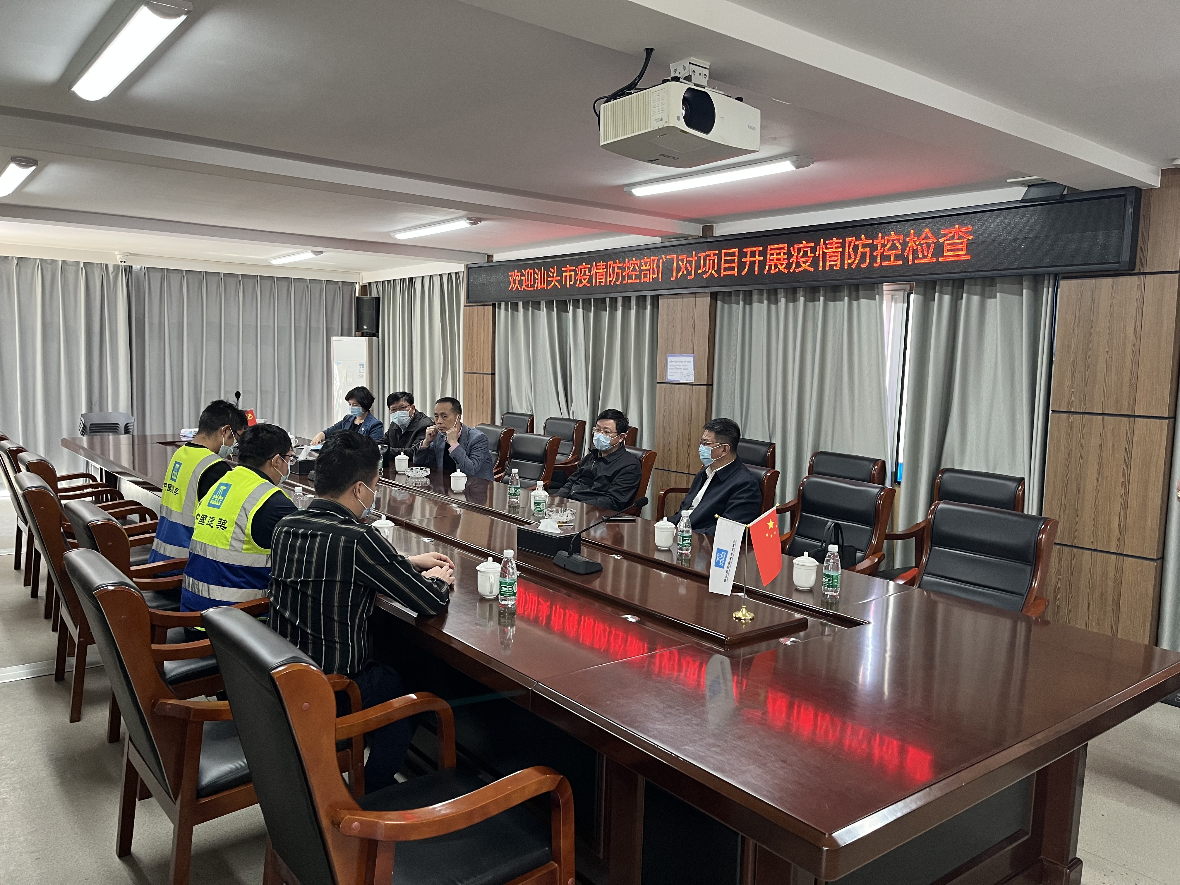 汕头市委副秘书长陈俊峰到汕头公共卫生医学中心项目调研疫情防控工作