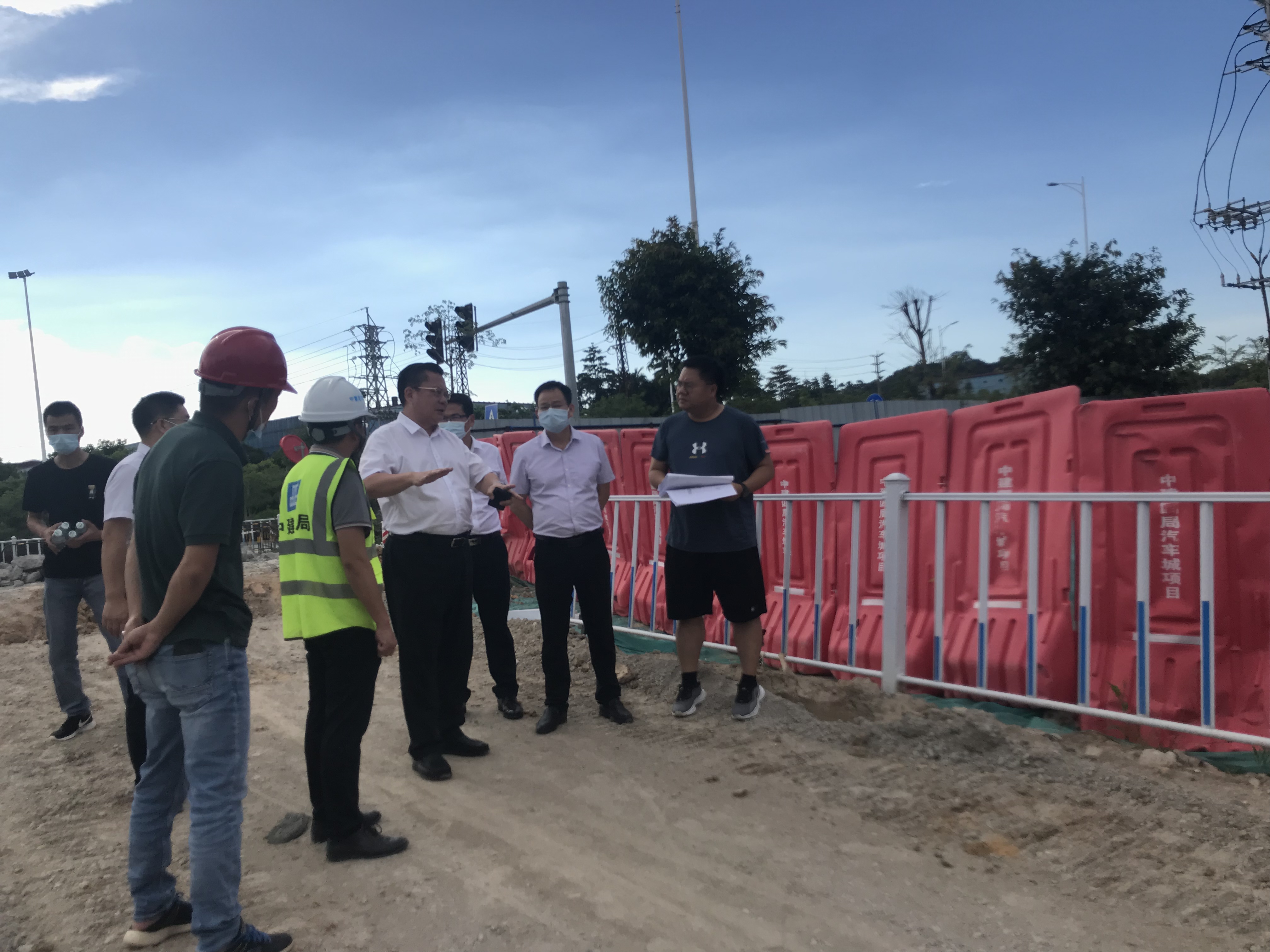 花都区副区长李晓东一行到到汽车城项目调研指导